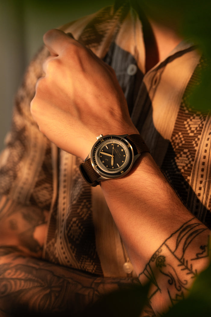 AV86 | Montre en acier ''1956 Marine'' 41 mm | Acier/Noir doré
