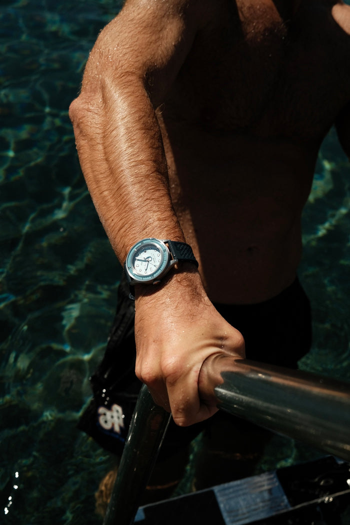 AV86 | Montre en acier ''1956 Marine'' 41 mm | Acier/Bleu clair