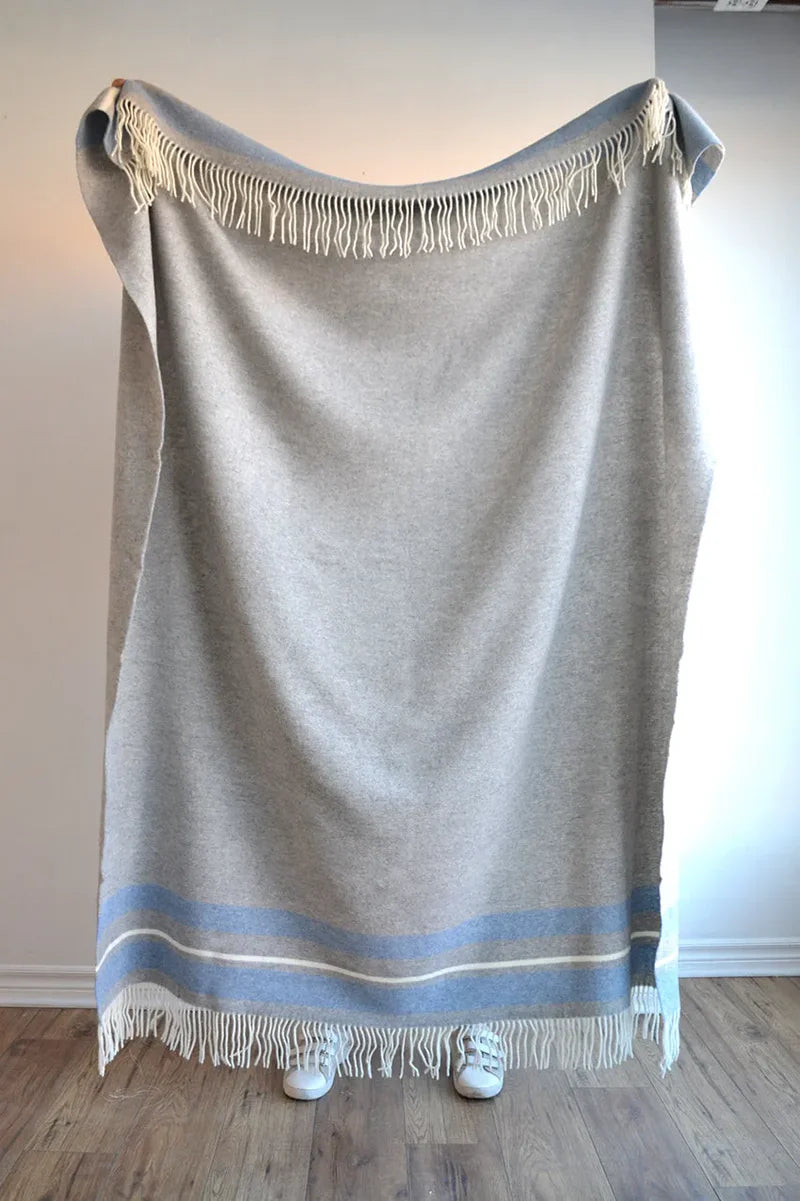 Linen Way |  Jeté en cachemire et laine ''Stanford'' - gris clair et bleu