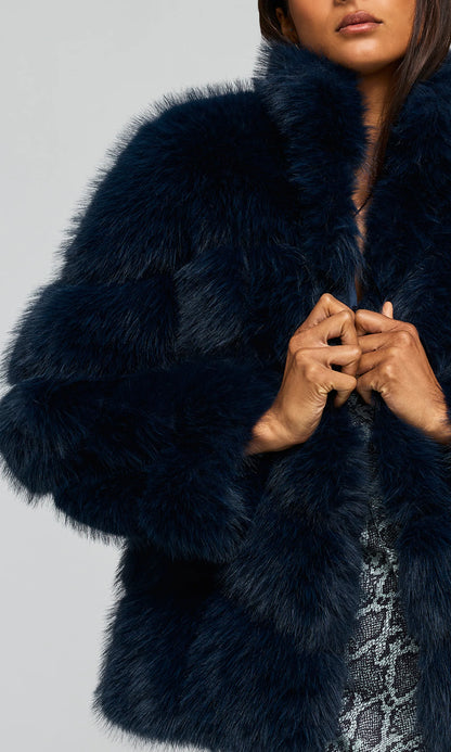 Generation Love | Manteau en fausse fourrure 'Louisa' | Bleu marine
