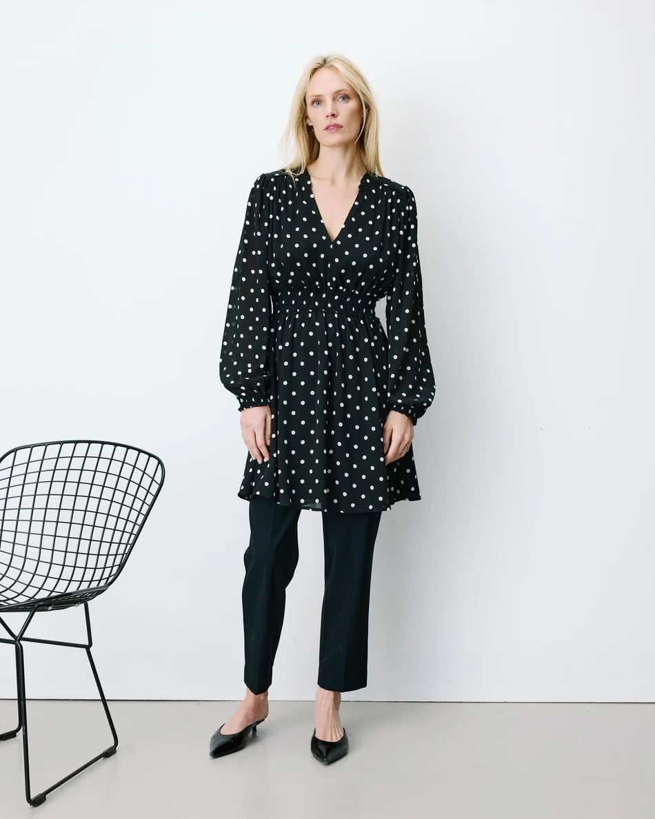 GRACE & MILA | Robe courte fluide à pois 'Ailona' | Noire
