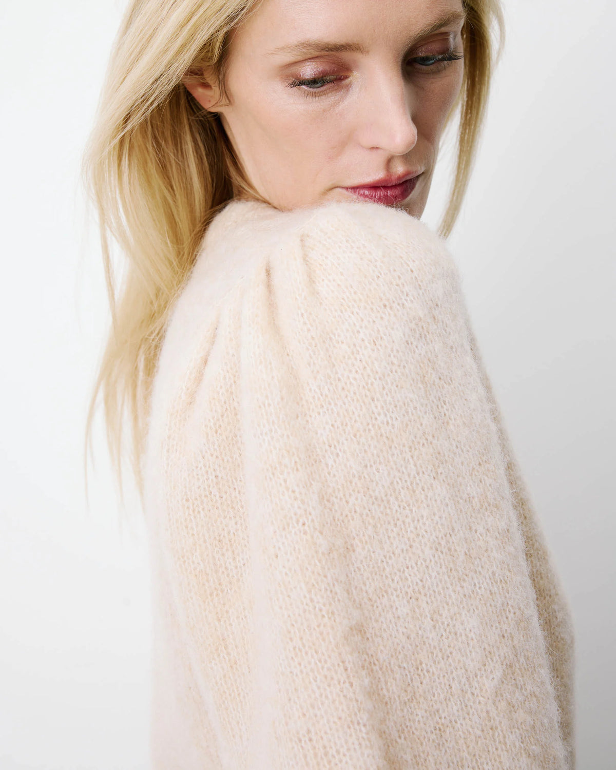 GRACE & MILA | Pull à épaules froncées 'Antoine' | Beige