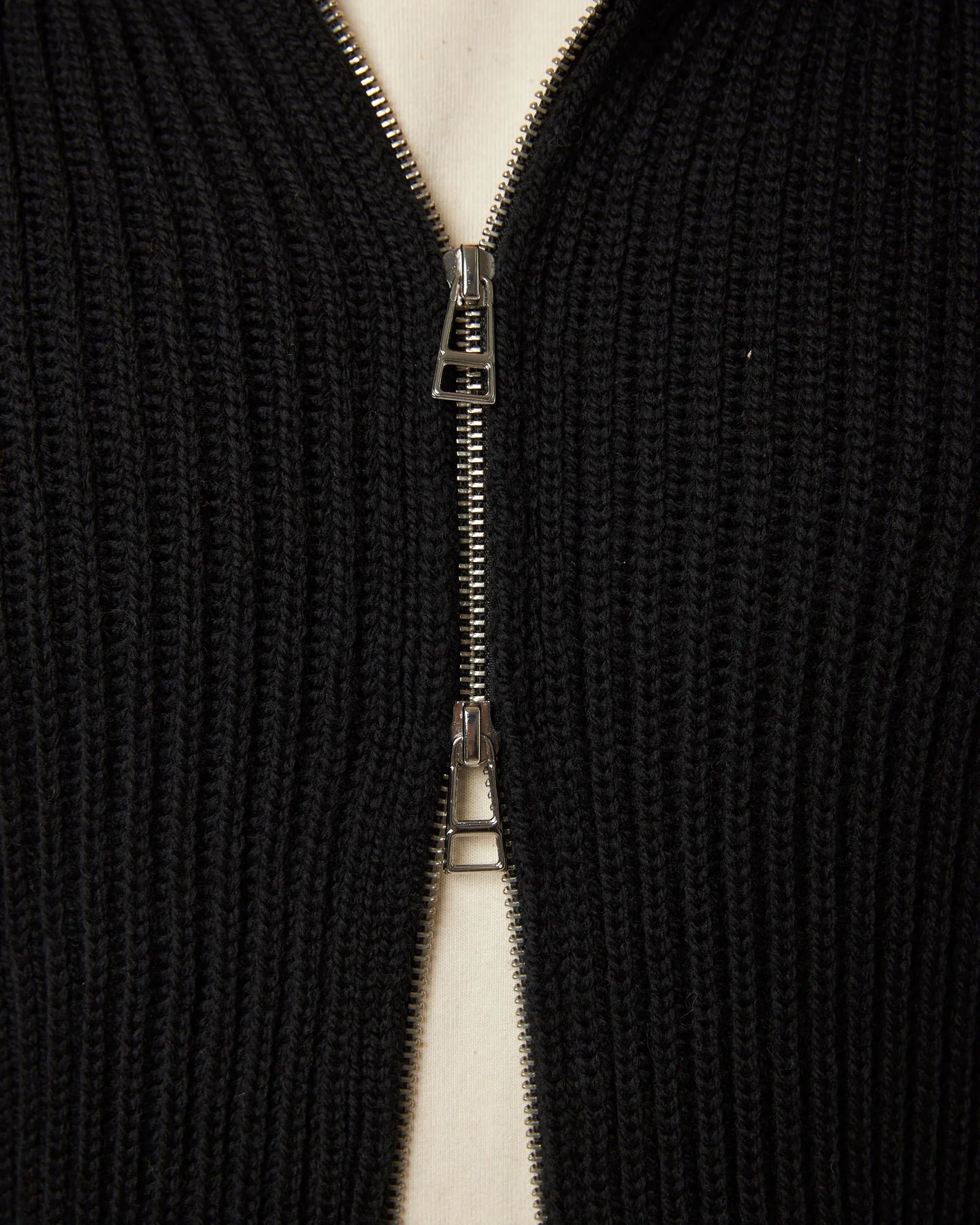 Peregrine | Le Cardigan ''Fisherman'' en laine mérinos - Noir