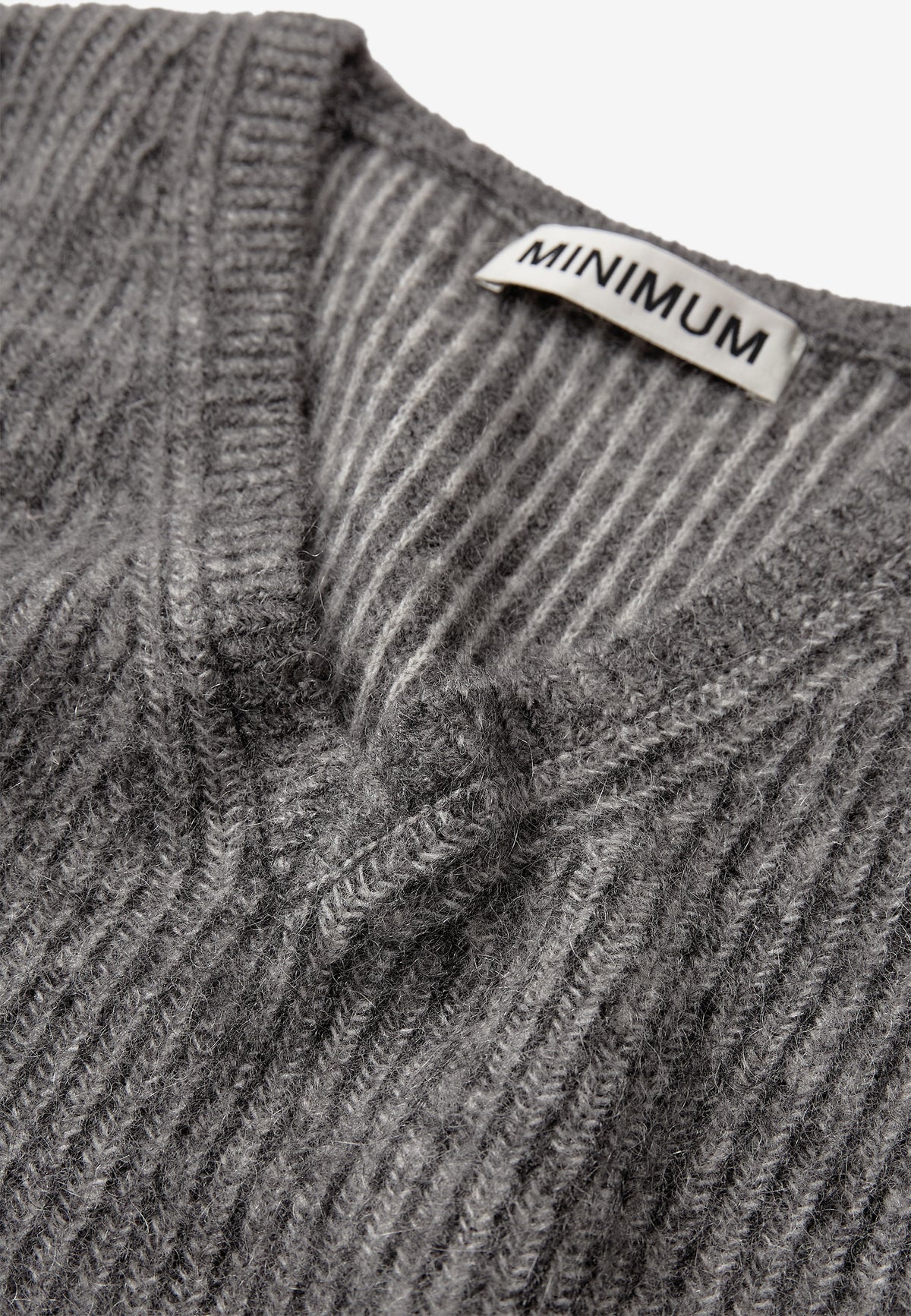 MINIMUM | Pull à col en V 'Gina' | Gris foncé