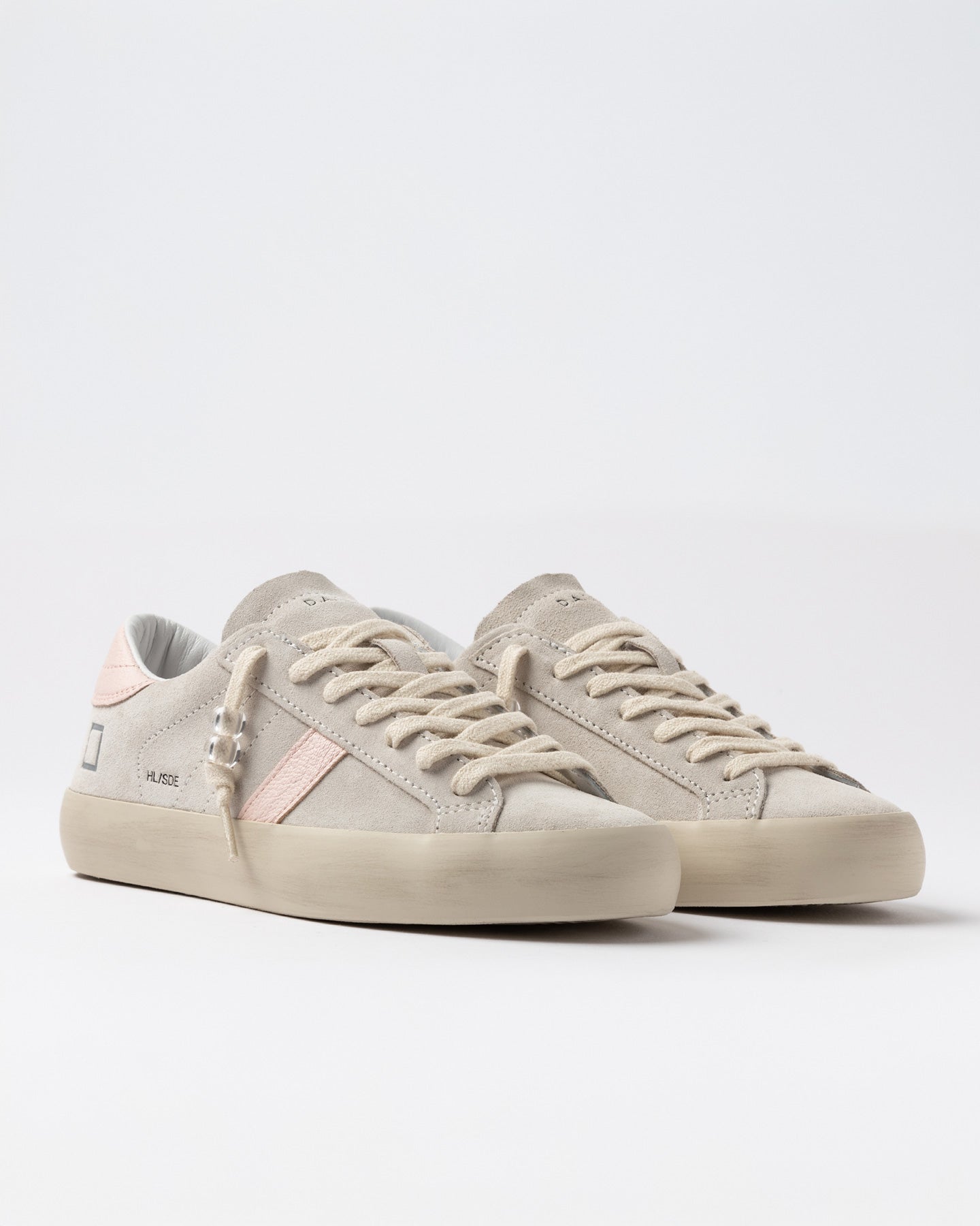 D.A.T.E. | Les baskets en daim ''Hill Low'' | Couleur lait