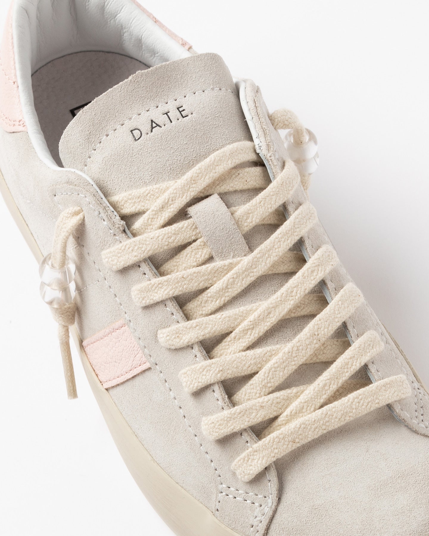 D.A.T.E. | Les baskets en daim ''Hill Low'' | Couleur lait