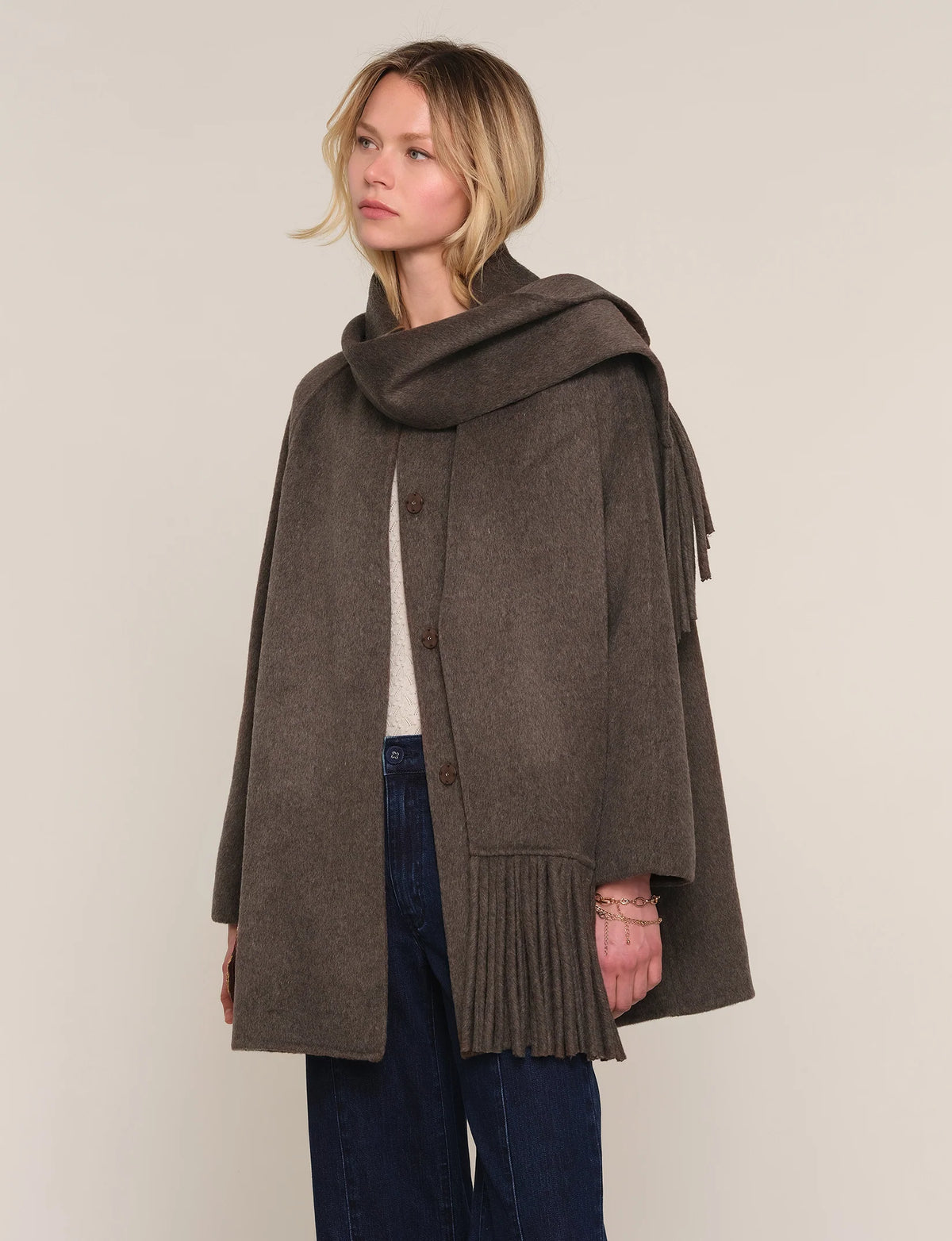 Heartloom | Le manteau Luka avec écharpe à franges  | Brun