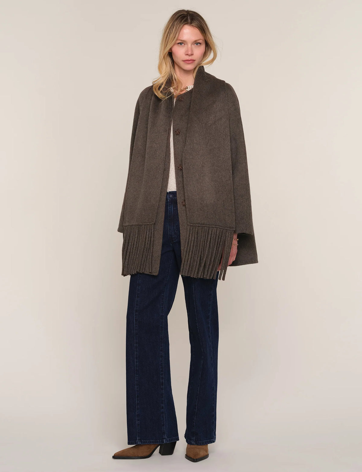 Heartloom | Le manteau Luka avec écharpe à franges  | Brun