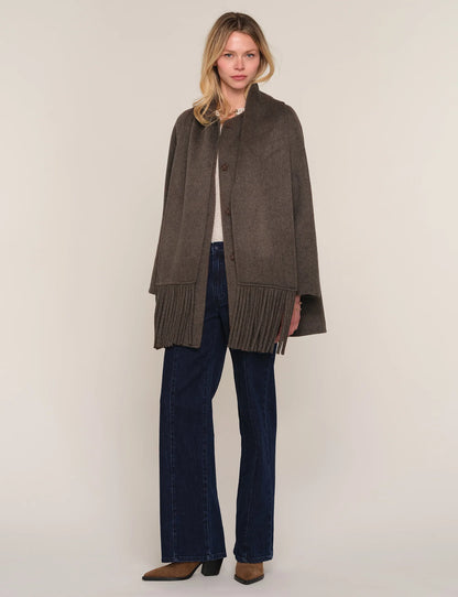Heartloom | Le manteau Luka avec écharpe à franges  | Brun