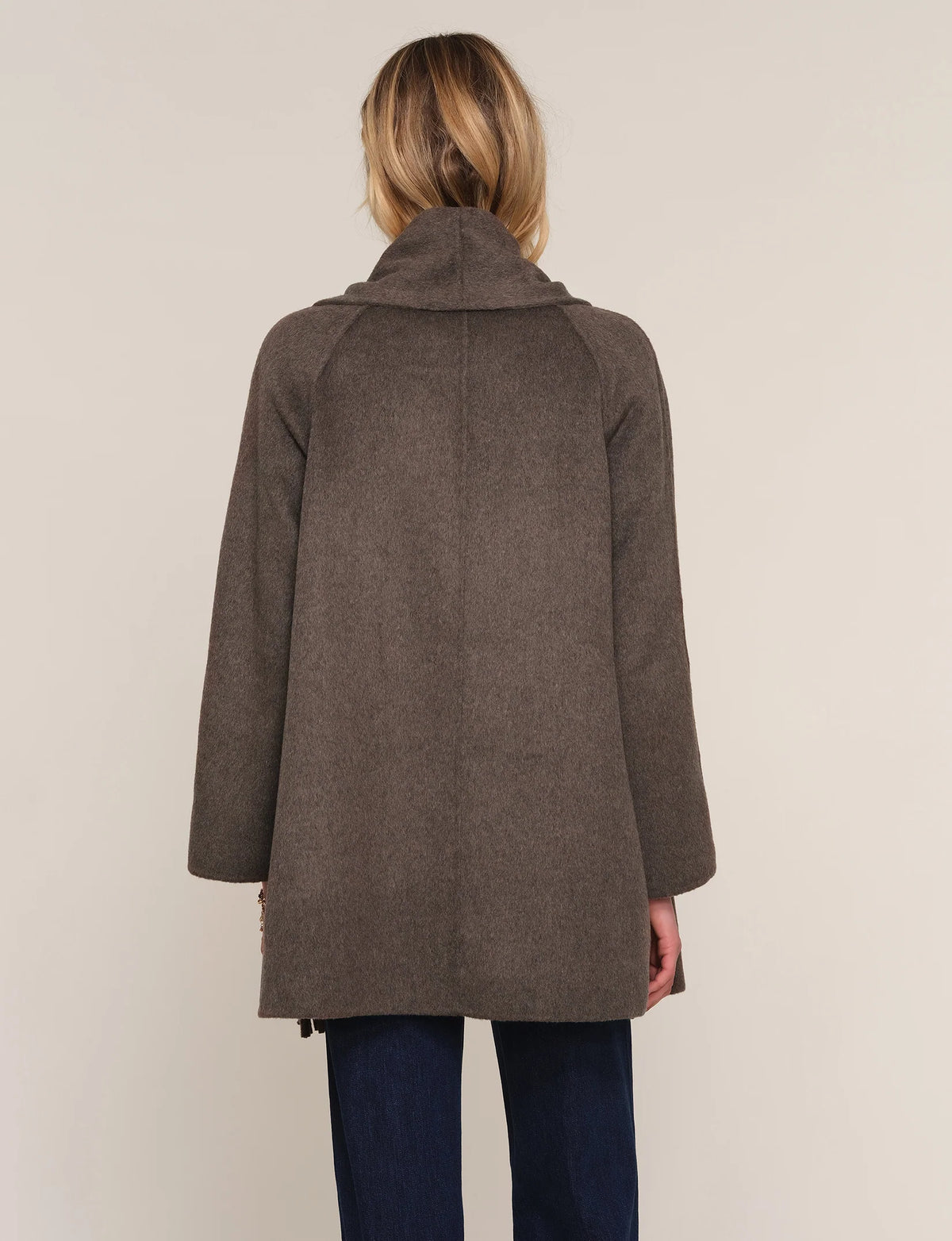 Heartloom | Le manteau Luka avec écharpe à franges  | Brun