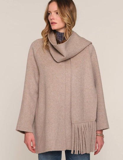 Heartloom | Le manteau Luka avec écharpe à franges  | Beige
