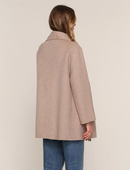 Heartloom | Le manteau Luka avec écharpe à franges  | Beige