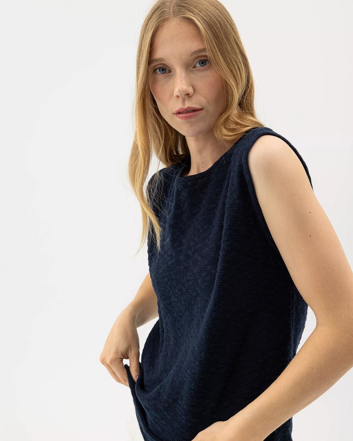 Holebrook Sweden | Top "Juni" sans manches en maille | Bleu marine