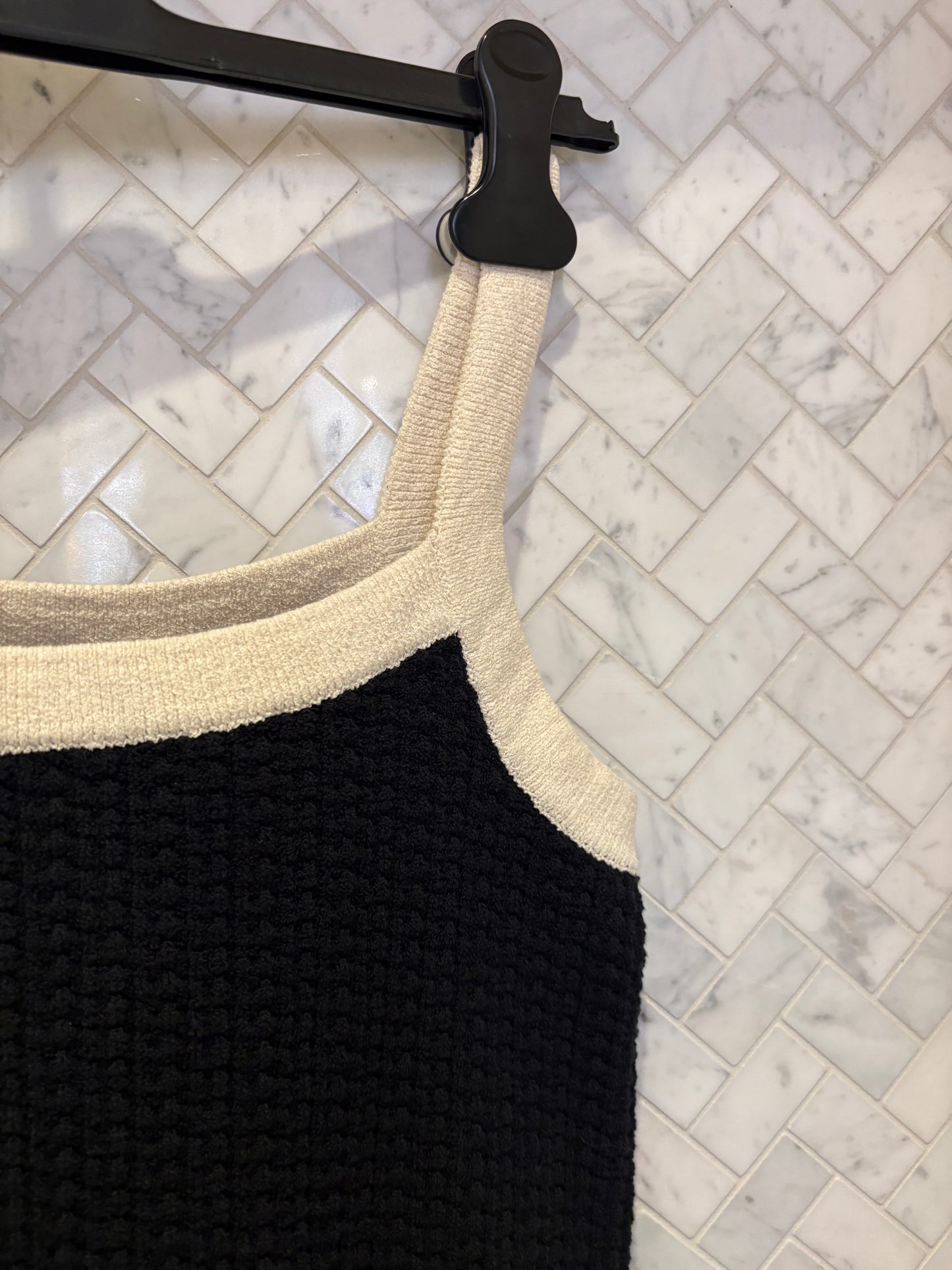 White & Warren | Débardeur en bouclé- Noir/ blanc