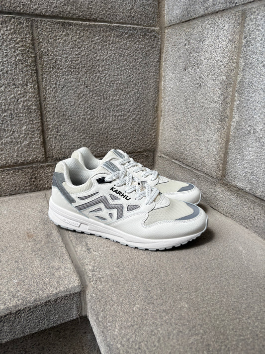 KARHU | Baskets " Legacy 96 " - Couleur Cloud Dancer / Limestone