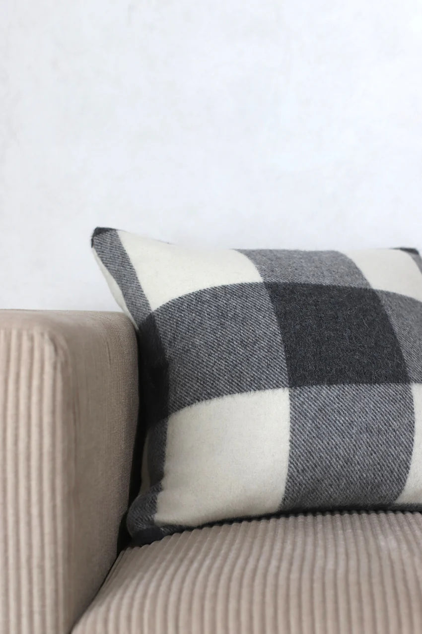 Linen Way | Housse de coussin St Louis Alpaca - Ivoire et Noir