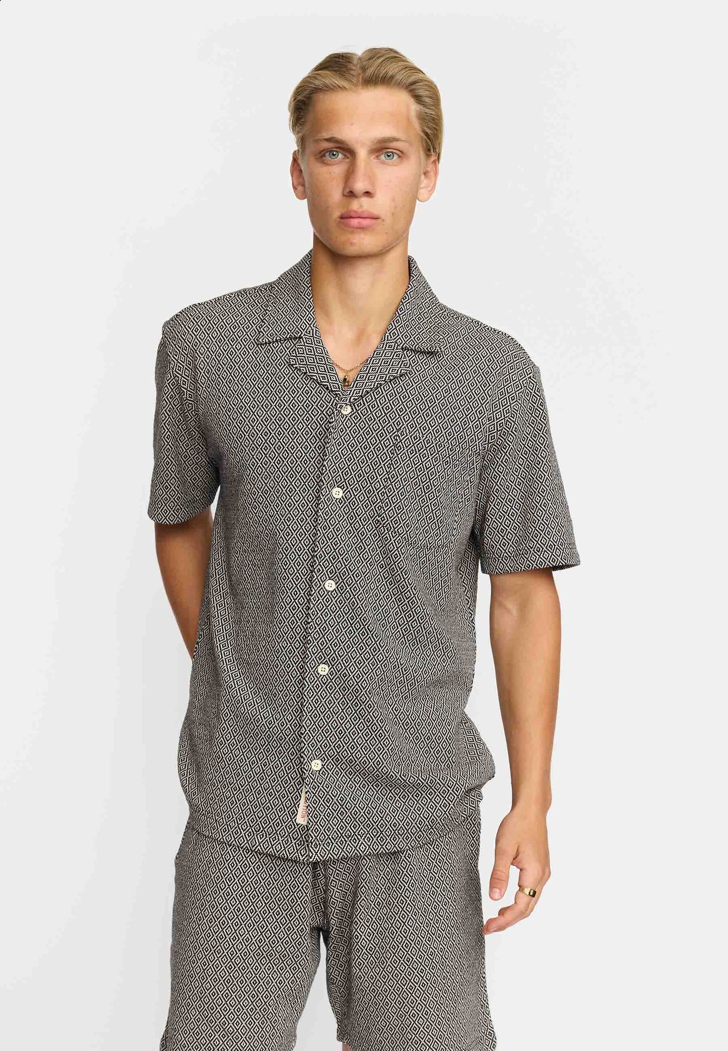 Revolution | Chemise cubaine à manches courtes / 3175- Noir