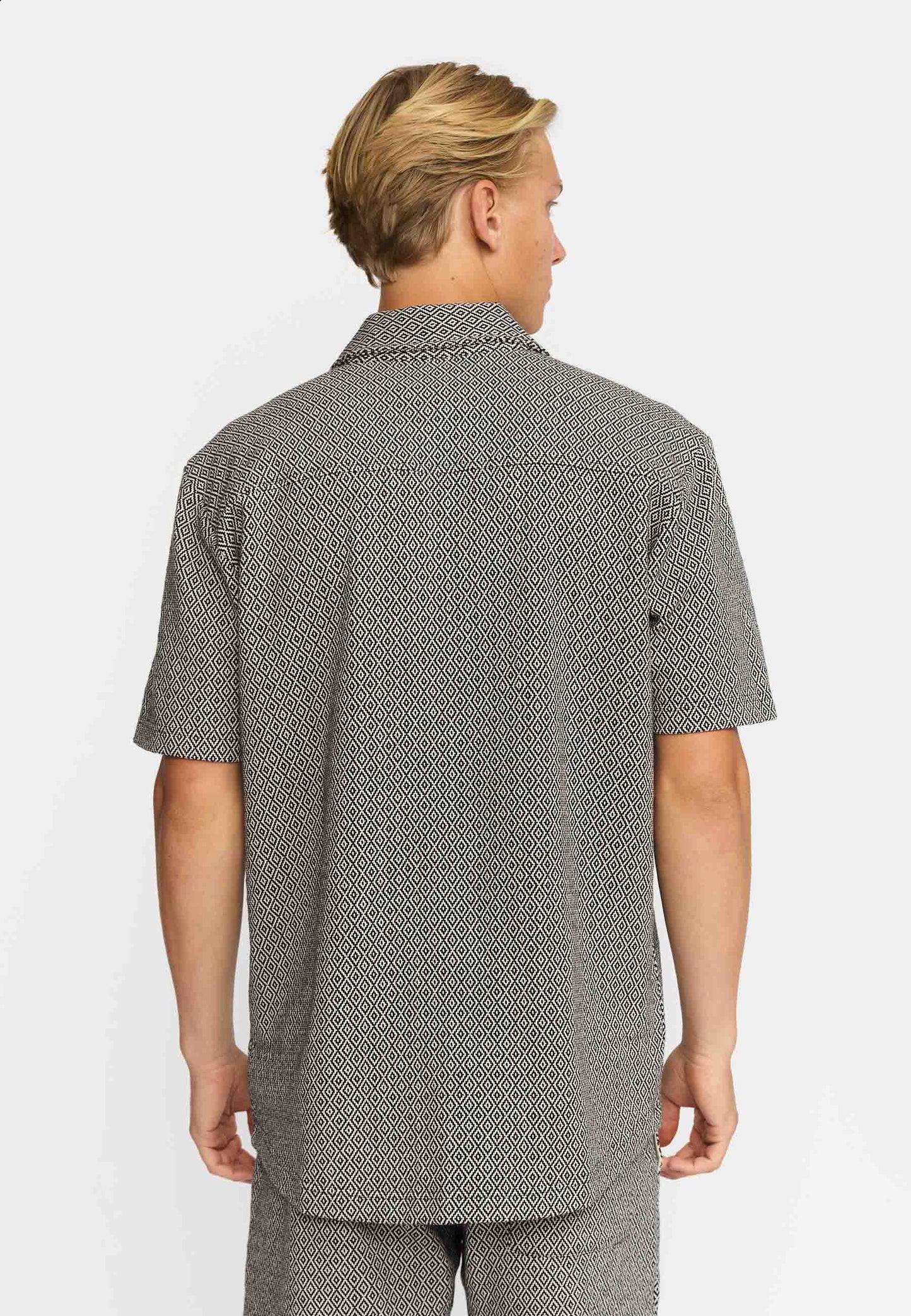 Revolution | Chemise cubaine à manches courtes / 3175- Noir