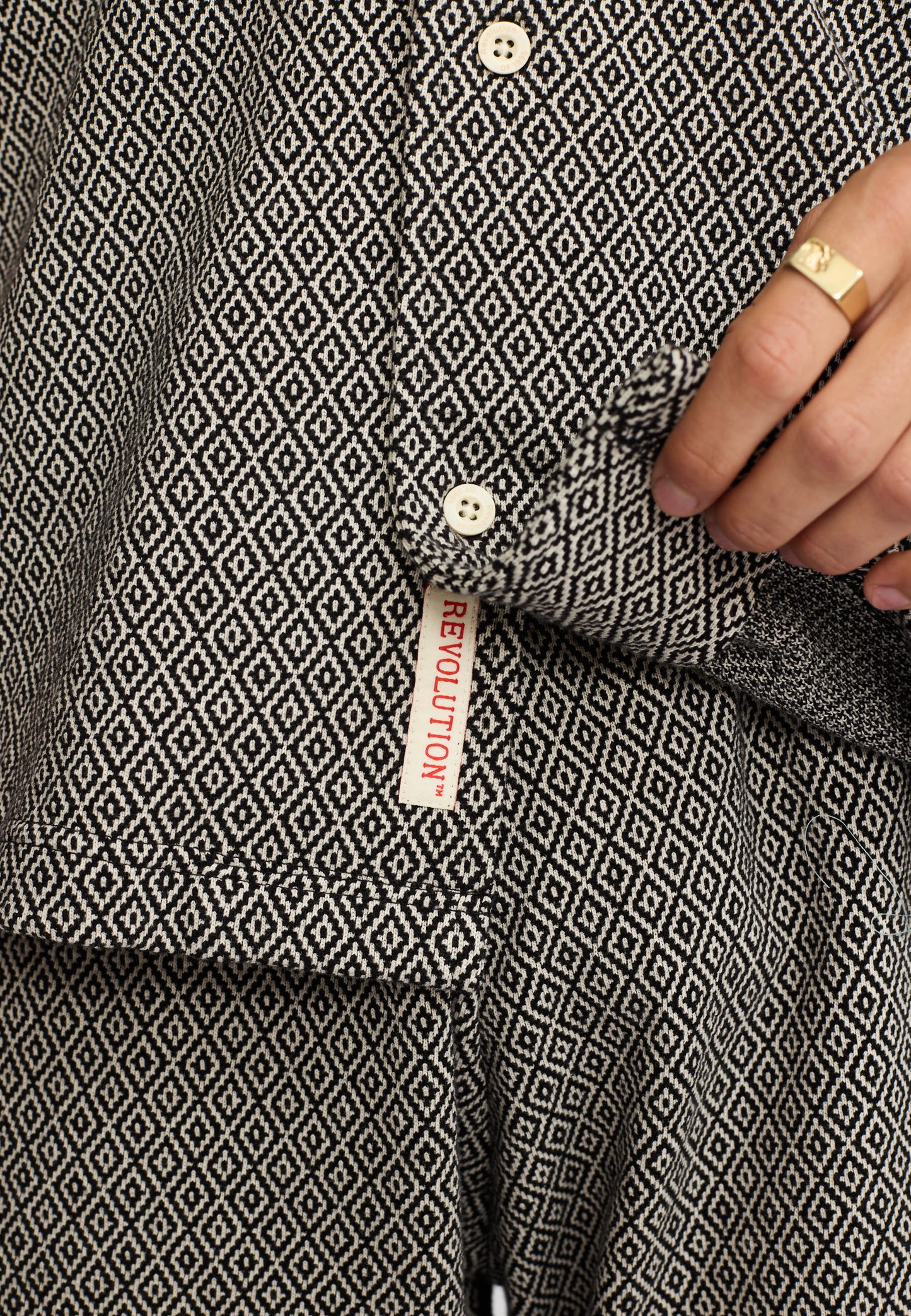 Revolution | Chemise cubaine à manches courtes / 3175- Noir