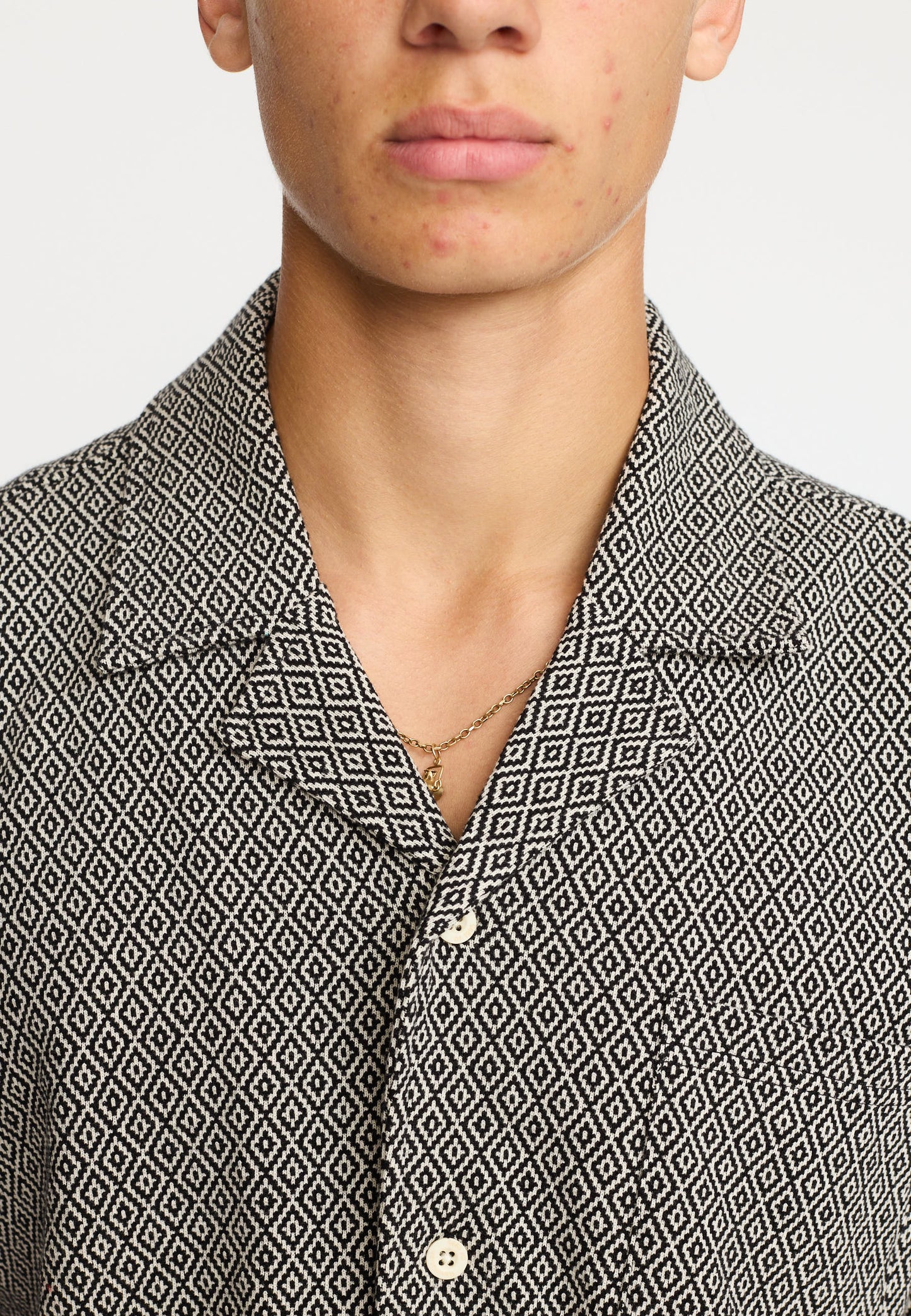 Revolution | Chemise cubaine à manches courtes / 3175- Noir