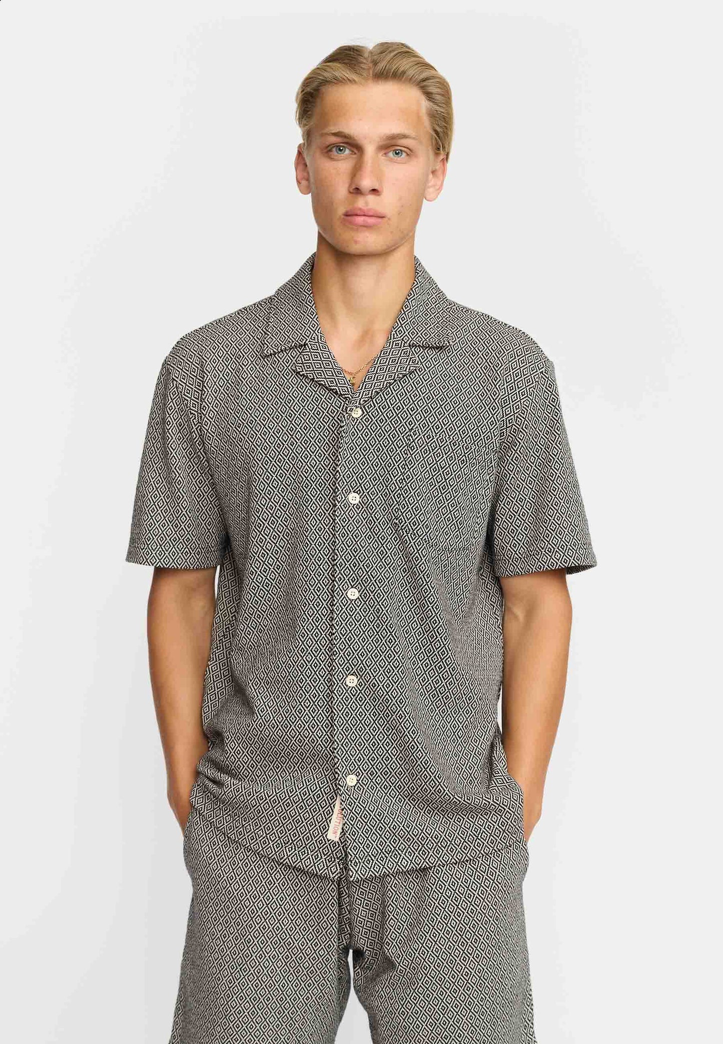Revolution | Chemise cubaine à manches courtes / 3175- Noir