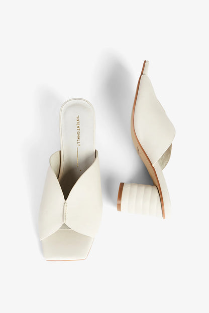 INTENTIONALLY___ | Chaussure "Kamika" | Blanc