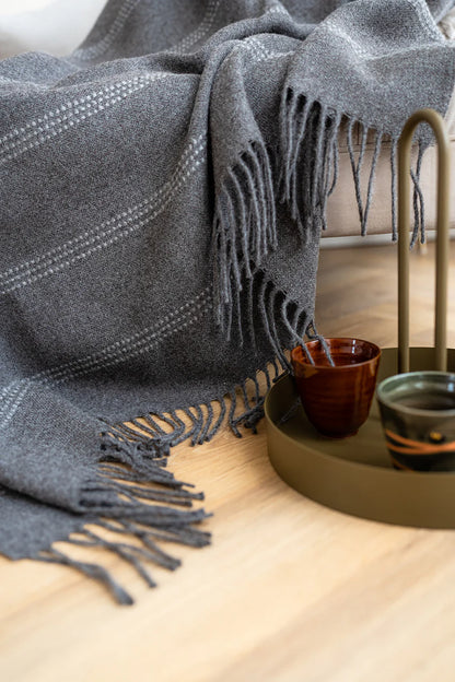 Linen Way | La jeté « Treble » bébé alpaga -Gris ombré à rayures grises