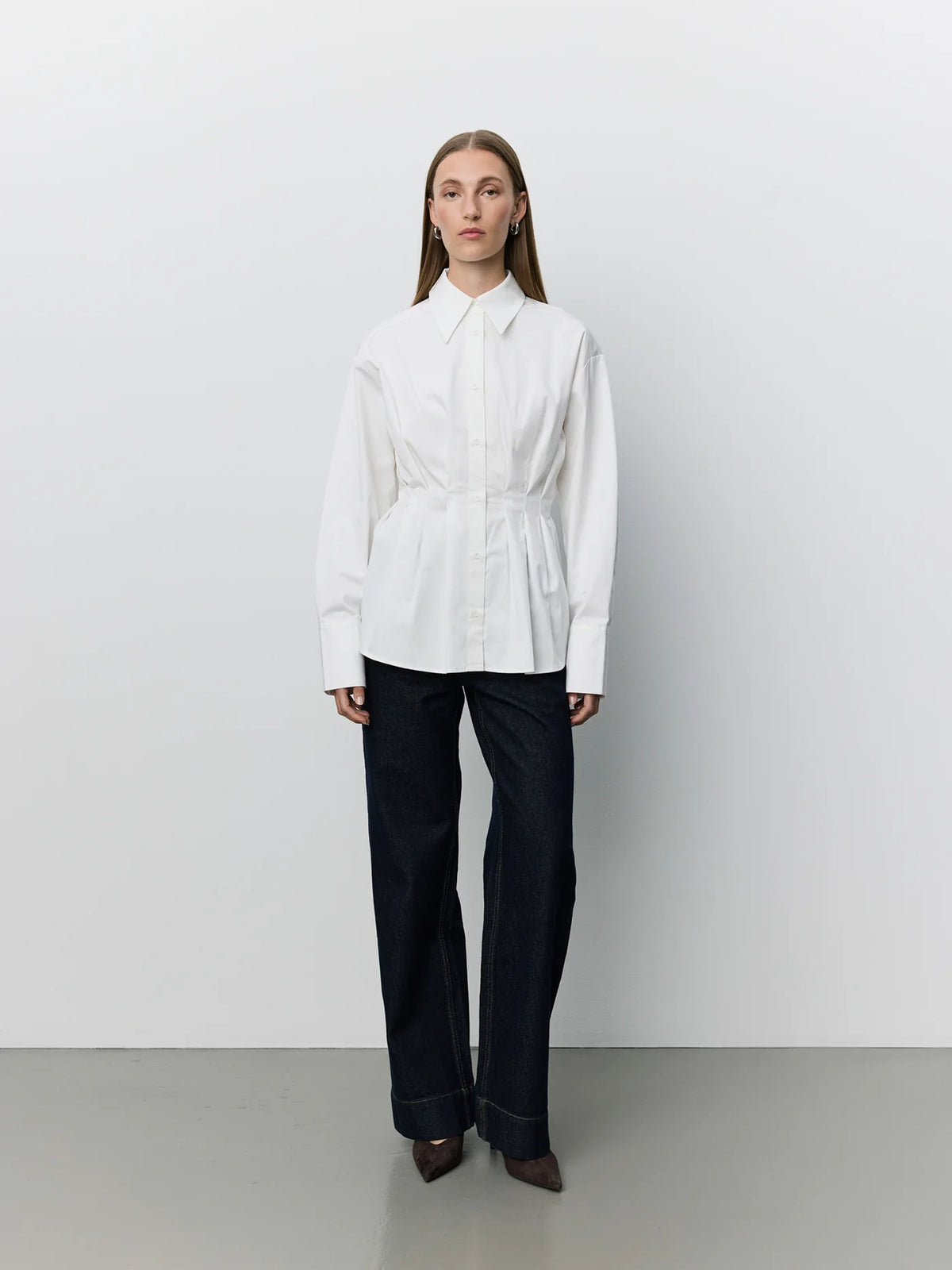 SOFIE SCHNOOR | La chemise ajustée ''Mikra'' à plis - Blanche