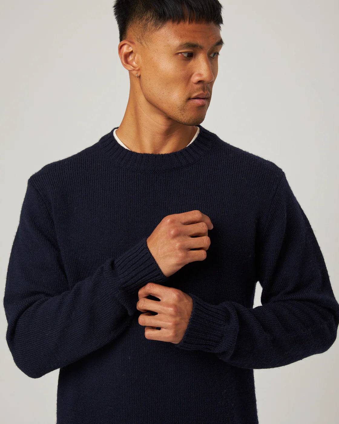 Peregrine | Le pull à col rond ''Makers Stitch'' - Marine