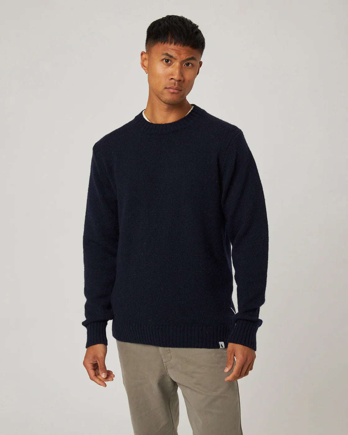 Peregrine | Le pull à col rond ''Makers Stitch'' - Marine