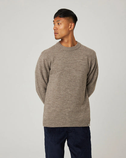 Peregrine | Le pull à col rond ''Makers Stitch'' - Couleur chêne