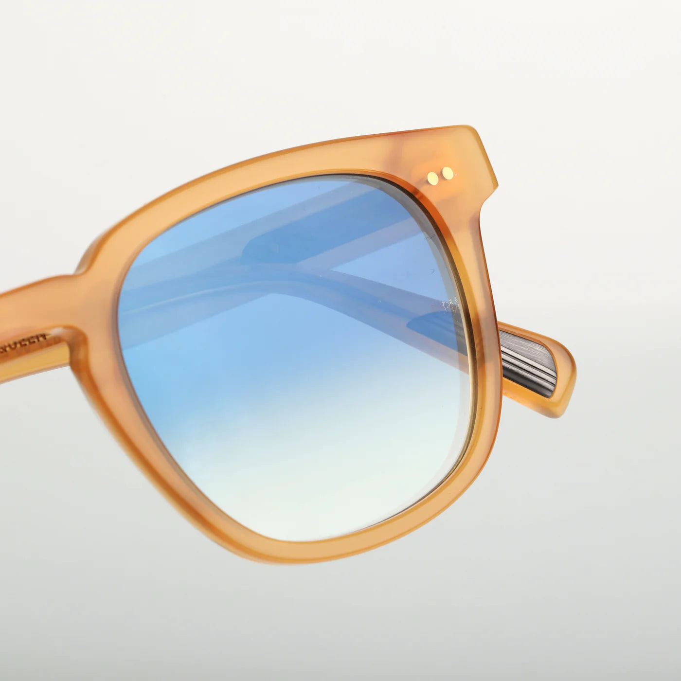 Steve McQueen Eyewear | Les lunettes de soleil ''SAN CLEMENTE''  | Miel jaune 202