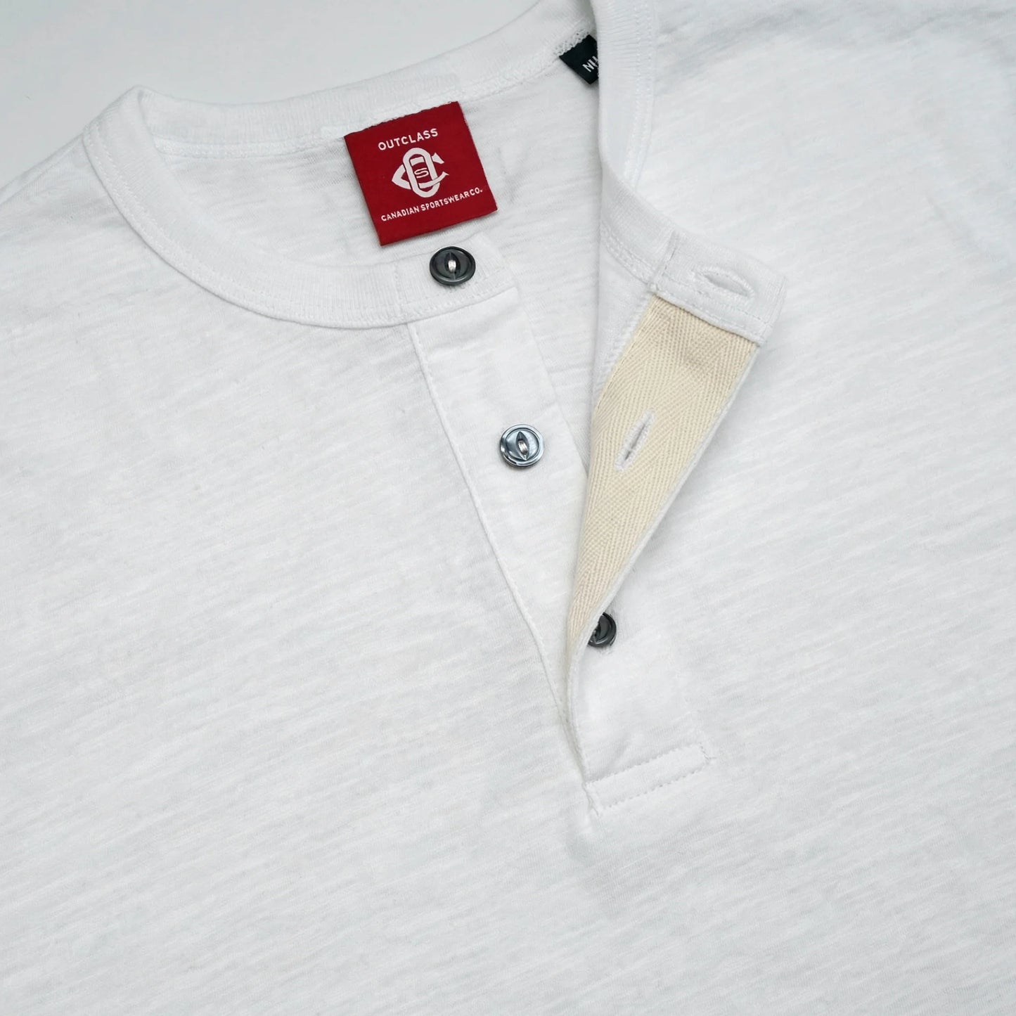 Outclass | T-shirt en cotton slub à col henley - White