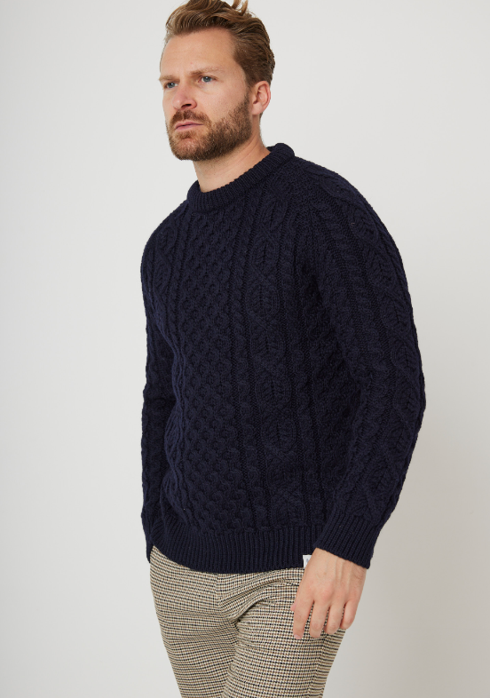 Peregrine | Pull ''Hudson Aran'' en laine britannique - Marine
