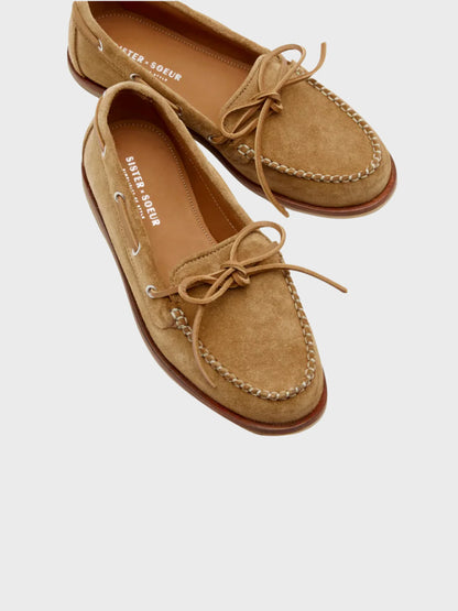 Sister x Soeur | Chaussures bateau ''Kayla'' en daim - Tan