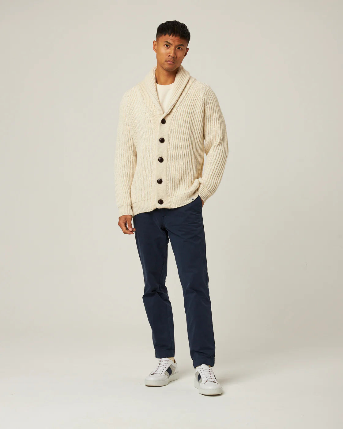 Peregrine | Le cardigan ''Wilkinson'' en laine mérinos - Ecru