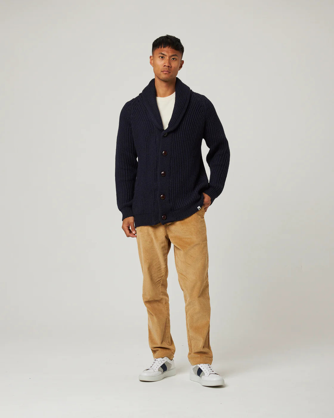 Peregrine | Le cardigan ''Wilkinson'' en laine mérinos - Marine