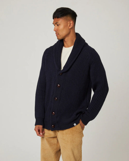 Peregrine | Le cardigan ''Wilkinson'' en laine mérinos - Marine