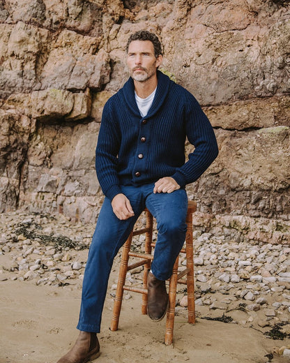 Peregrine | Le cardigan ''Wilkinson'' en laine mérinos - Marine