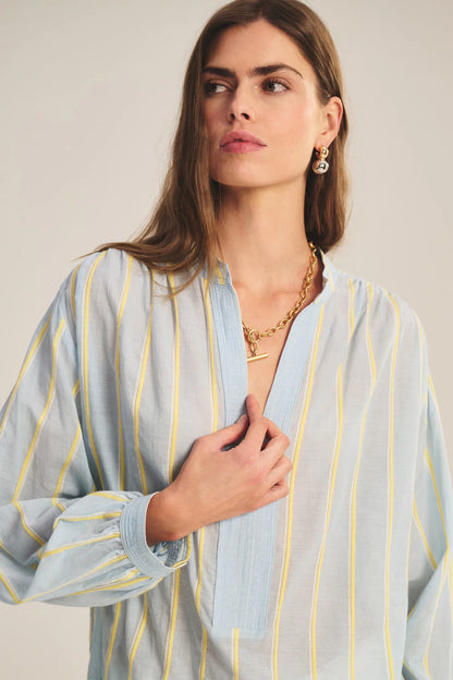 Velvet | Le chemisier ''Analyn'' à encolure en V - Bleu