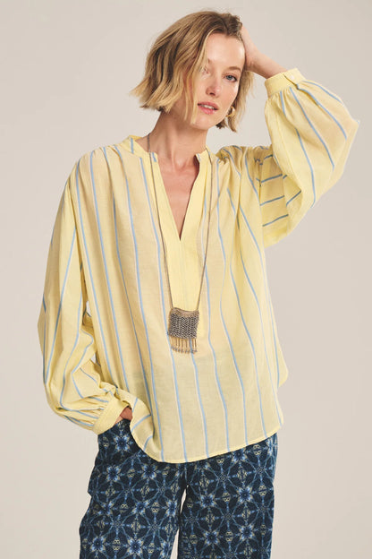 Velvet | Le chemisier ''Analyn'' à encolure en V - Jaune