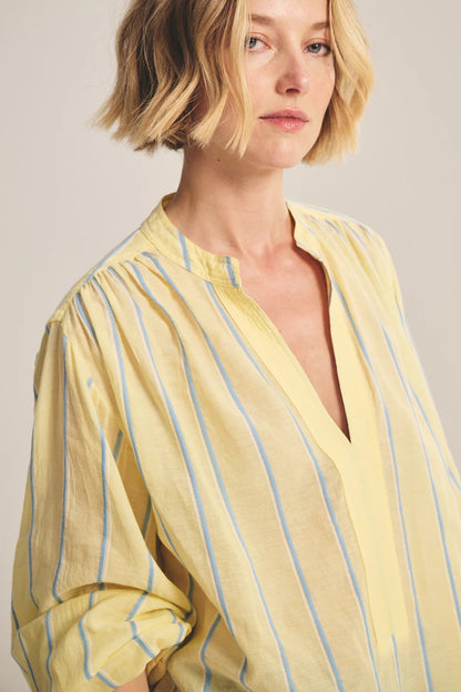Velvet | Le chemisier ''Analyn'' à encolure en V - Jaune