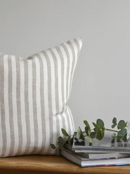 Linen Way | Coussin avec rayures blancs et beiges