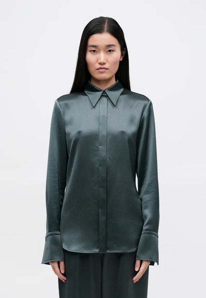 Tiger of Sweden | Chemise en satin ''Daphne'' à coupe classique - Armée pétrole
