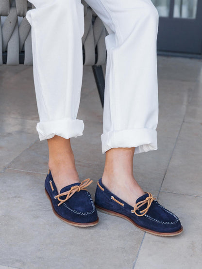 Sister x Soeur | Chaussures bateau ''Kayla'' en daim - Bleu marine