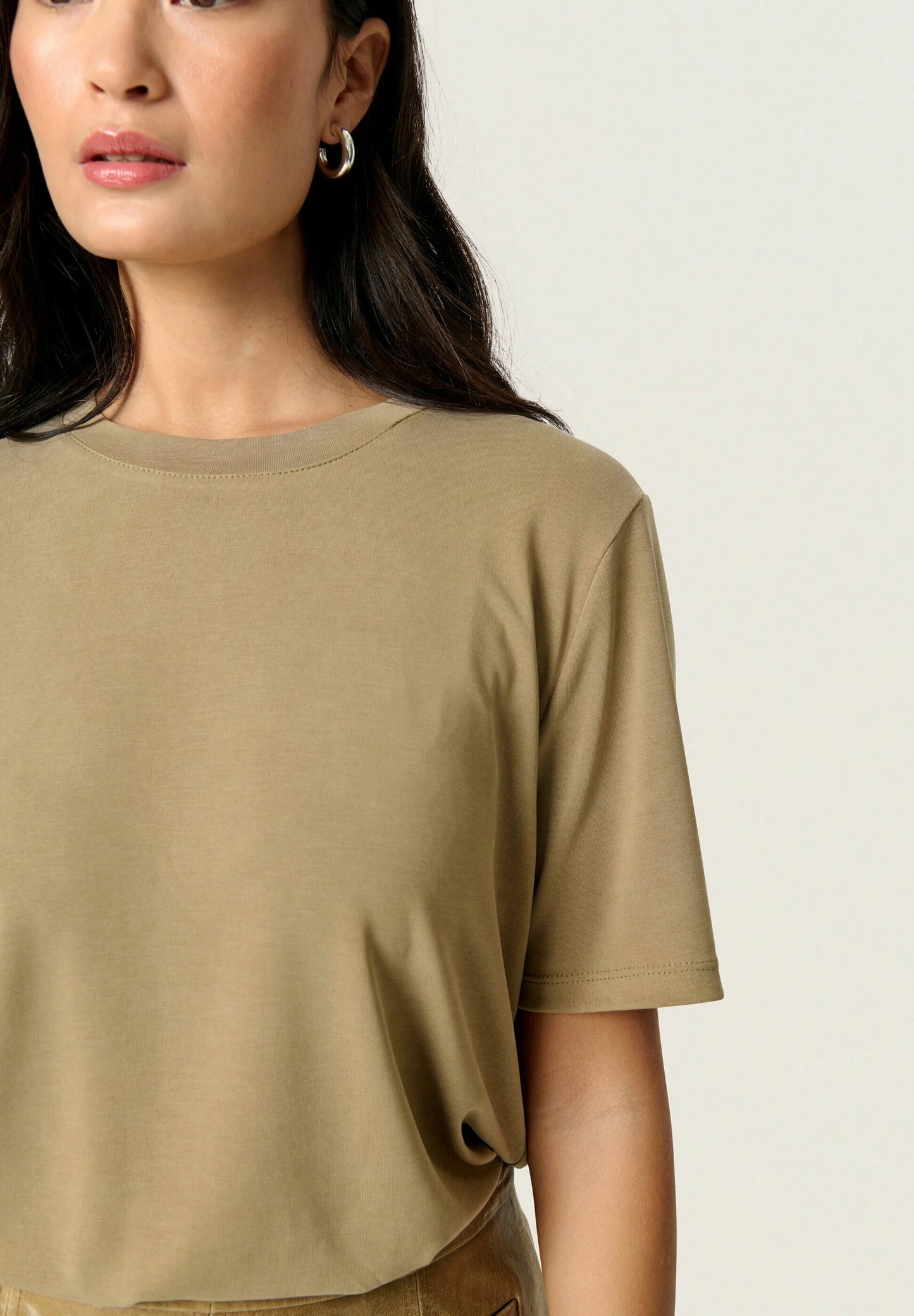 SOAKED IN LUXURY | Tee-shirt "COLUMBINE" - Kaki