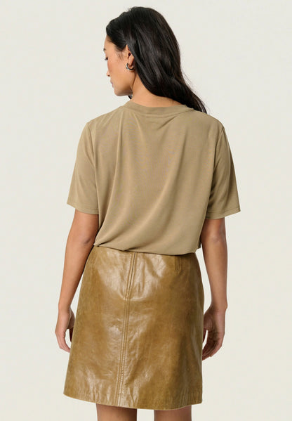 SOAKED IN LUXURY | Tee-shirt "COLUMBINE" - Kaki