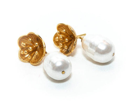 RM Kandy - "Olivia" pearl earrings