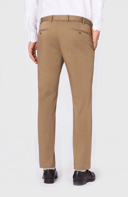 HILTL  | Le chino slim fit en coton ''Tilo Supima 365'' - Sable