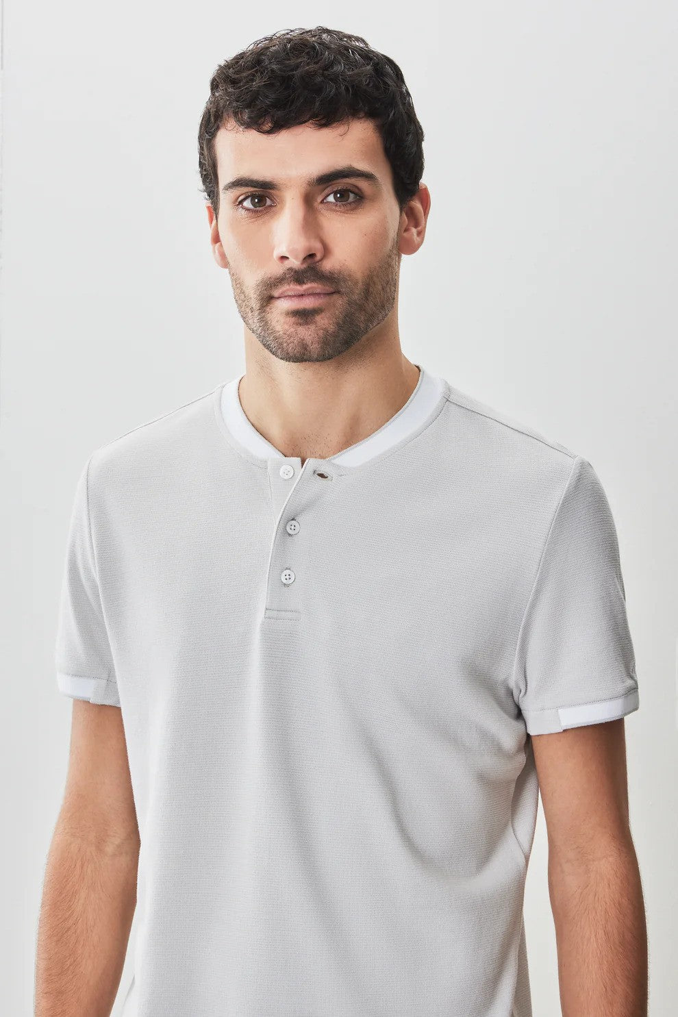 Robert Barakett | le T-shirt Henley à col baseball ''Tessio'' - Gris clair